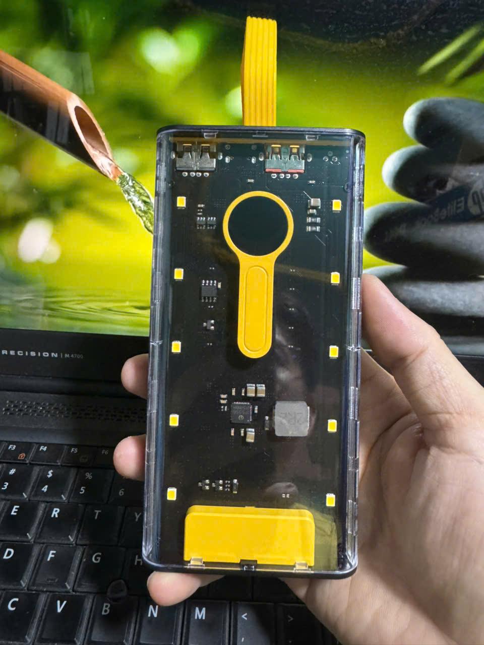 Sạc Dự Phòng trong suốt 10000mAh - sạc siêu nhanh, tích hợp 4 cáp, 2 cổng usb, sạc cùng lúc nhiều điện thoại